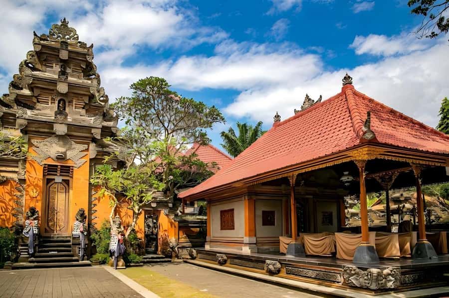 Bali: Safari Zoo and Ubud Palace and Market Day Tour - Ubud Traditional Art Market: 30 minutes to shop smart