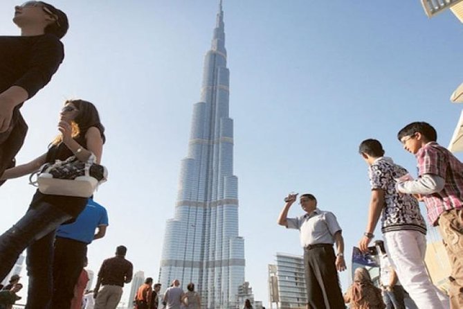 Full Day Dubai City Tour: Burj Khalifa & Underwater Zoo Ticket - Burj Khalifa: The Included 124–125 Ticket and the Elevator Reality