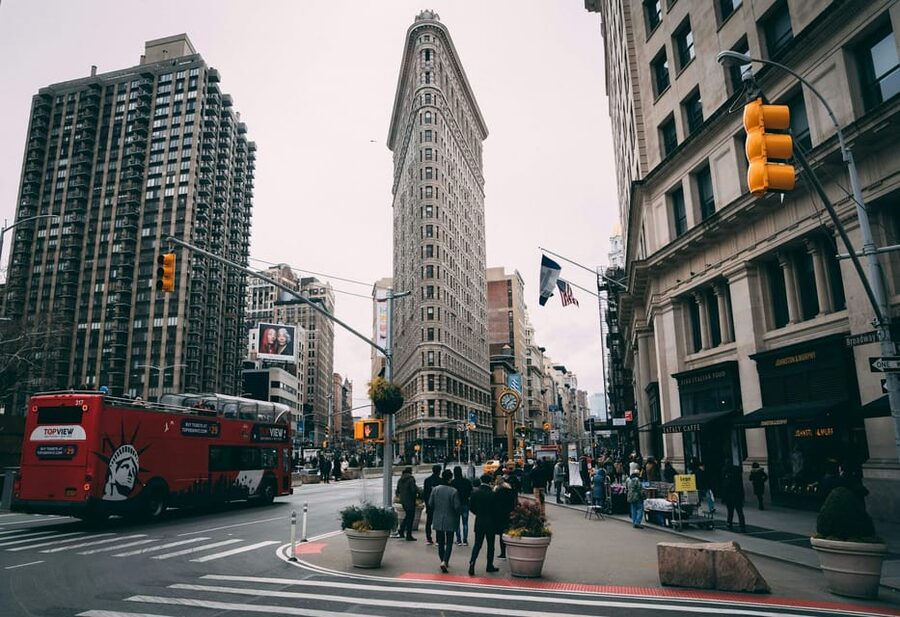 NYC: Central Park Zoo Entry Ticket & Manhattan Walking Tour - City Hall, court houses, and bridge views: the Mafia-era stop you didn’t expect