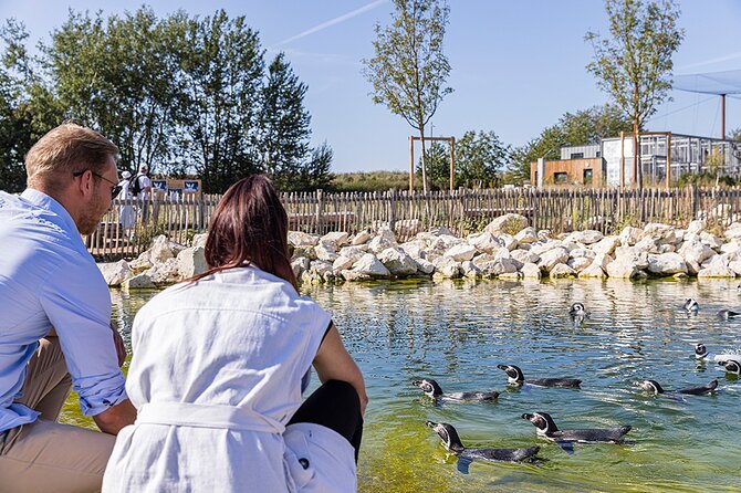 Parrot World Immersive Wildlife Park Entry Ticket next to Paris - Animal keepers and learning sessions: great, but check day-of