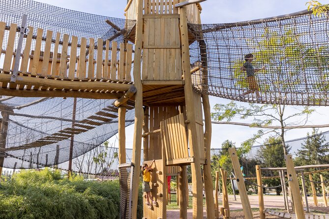 Parrot World Immersive Wildlife Park Entry Ticket next to Paris - Food on site: restaurants and where the picnic fits