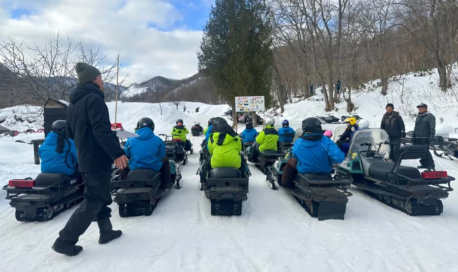 Penguin Fun & Snowmobile : Sapporo Winter (Asahiyama Zoo) - Shikisai-no-oka: the big-sky photo stop that makes the day feel wide open