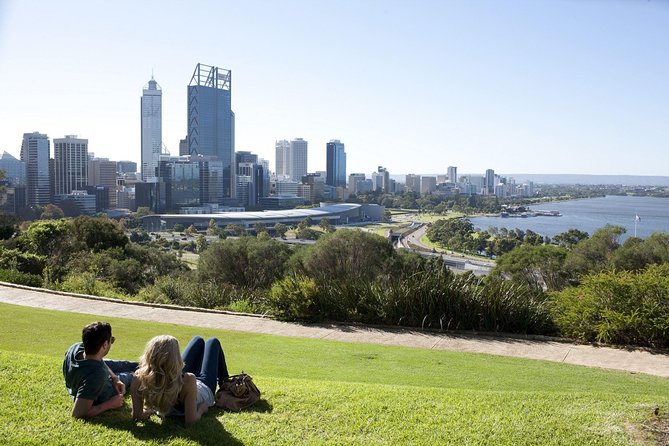 Perth Wildlife Park & City Highlights - Premium Small Group Tour - Caversham Wildlife Park: 90 minutes of close-up Aussie animals