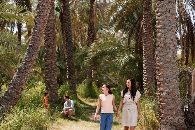 Private Garden City Tour with Zoo Ticket at Al Ain - Stop 5: Sheikh Zayed Palace Museum for a 1930s–1960s perspective