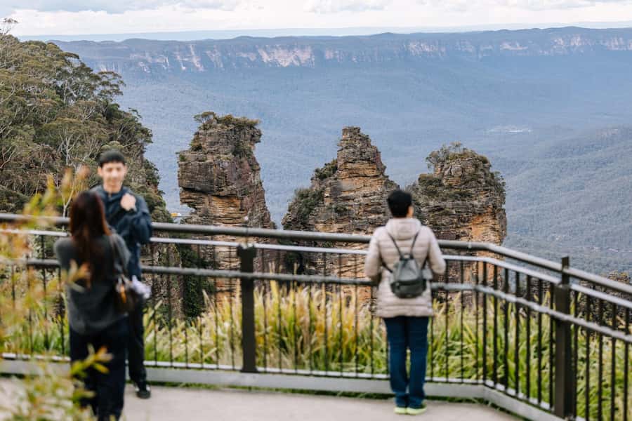 Sydney: Blue Mountains Scenic World, Wildlife Park and Lunch - Echo Point and the Three Sisters: the story behind the photos